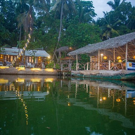Aki Luna Lagoon Resort Hikkaduwa Extérieur photo