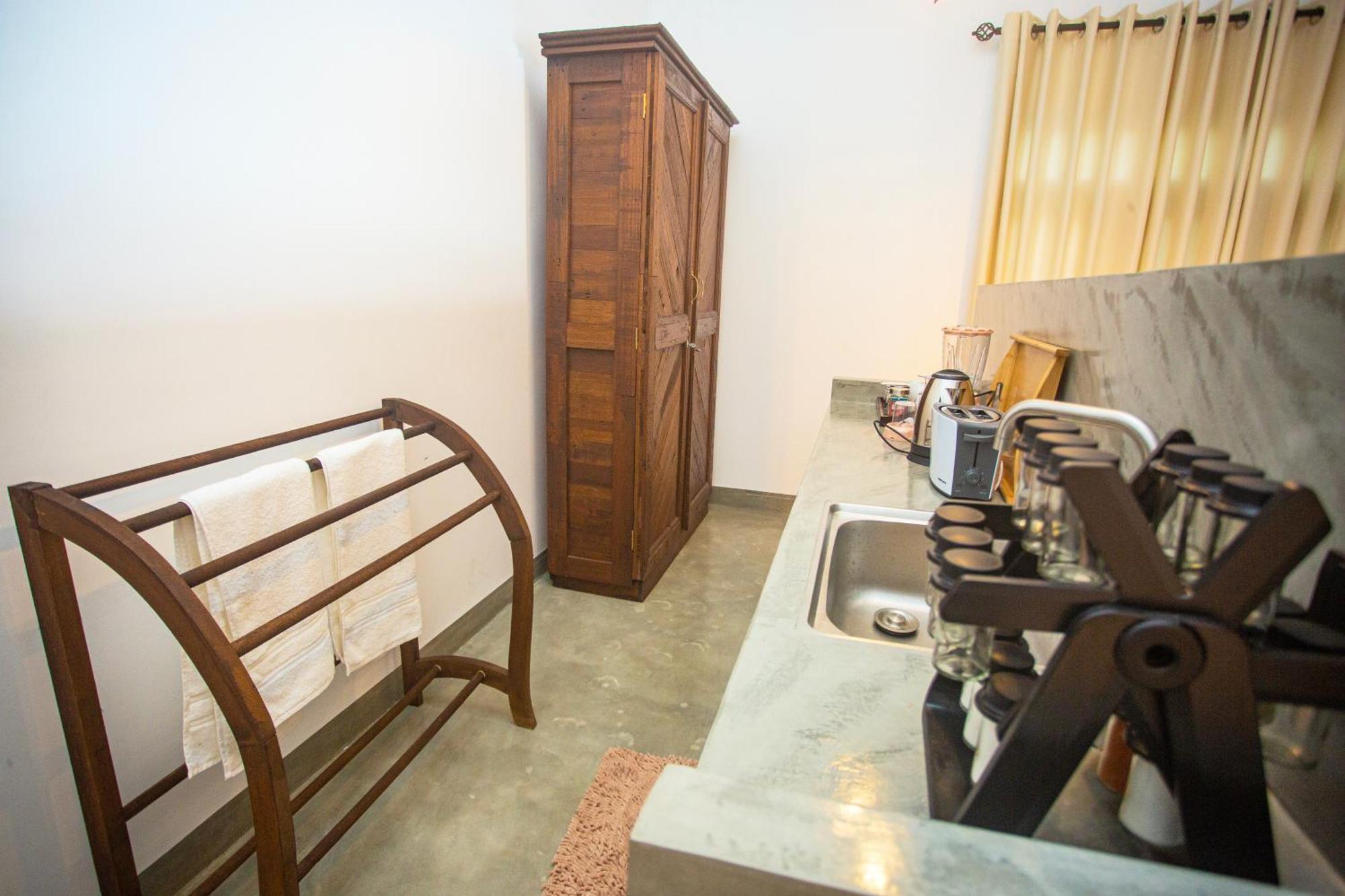 Aki Luna Lagoon Resort Hikkaduwa Extérieur photo