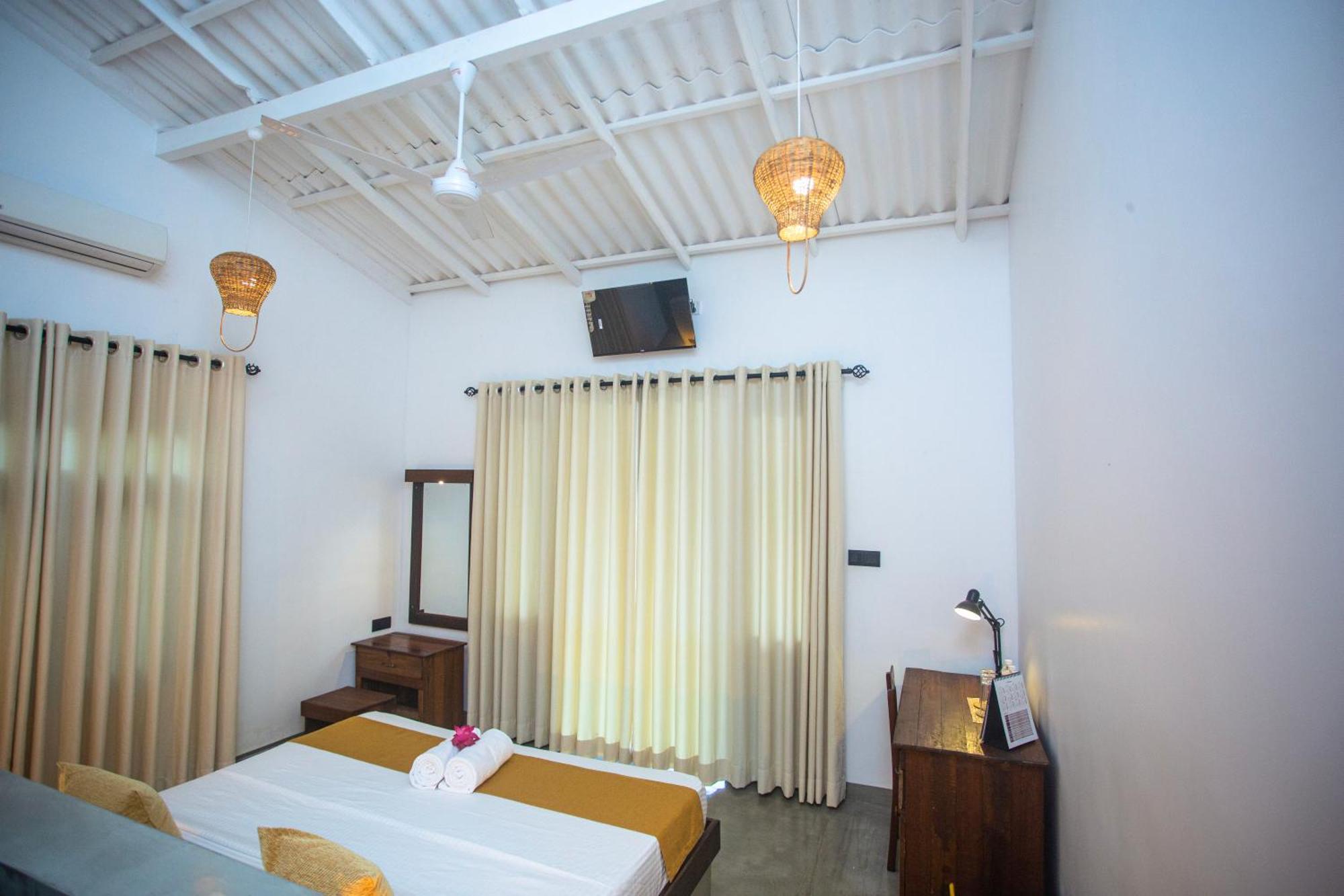 Aki Luna Lagoon Resort Hikkaduwa Extérieur photo