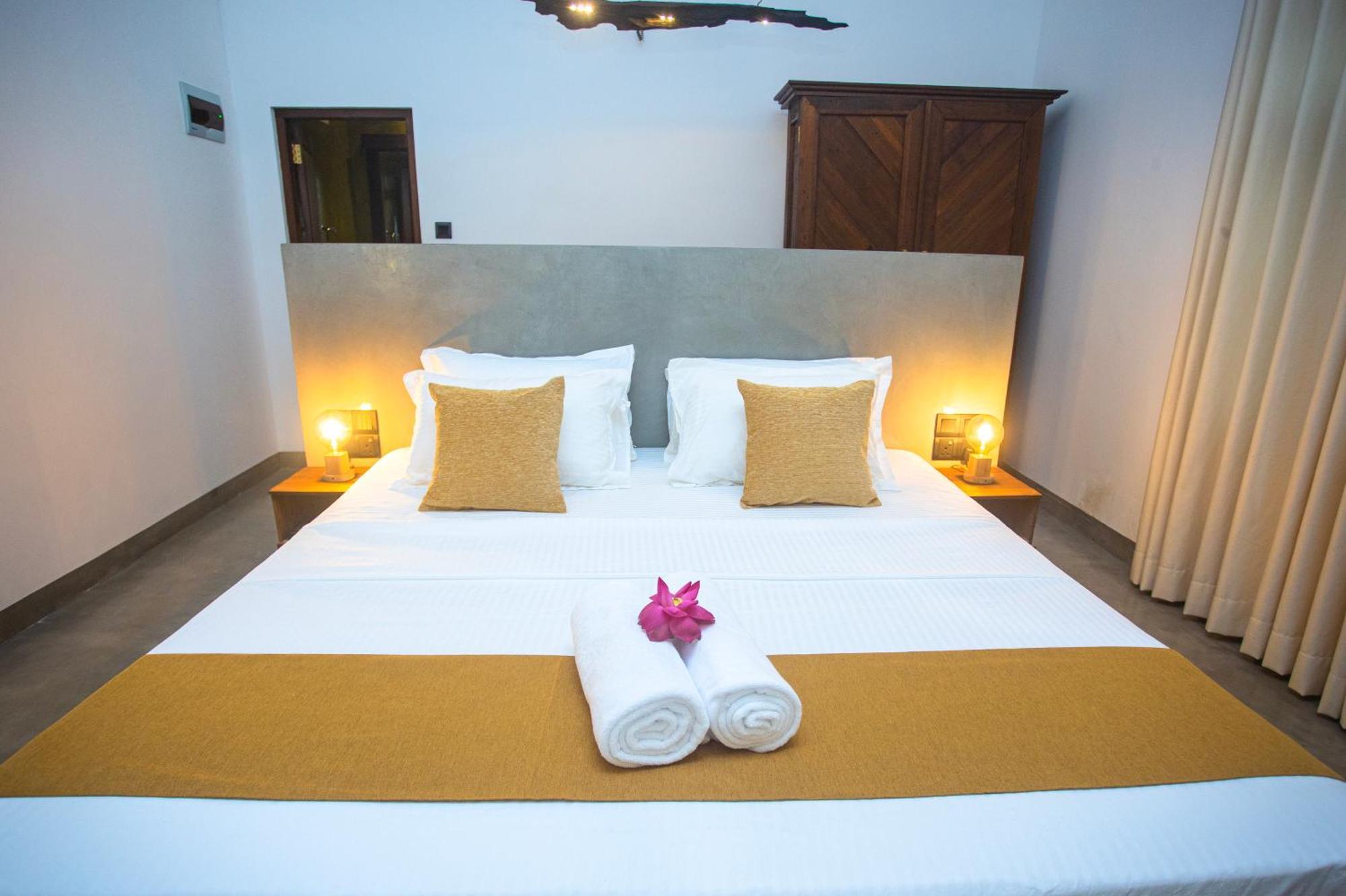 Aki Luna Lagoon Resort Hikkaduwa Extérieur photo
