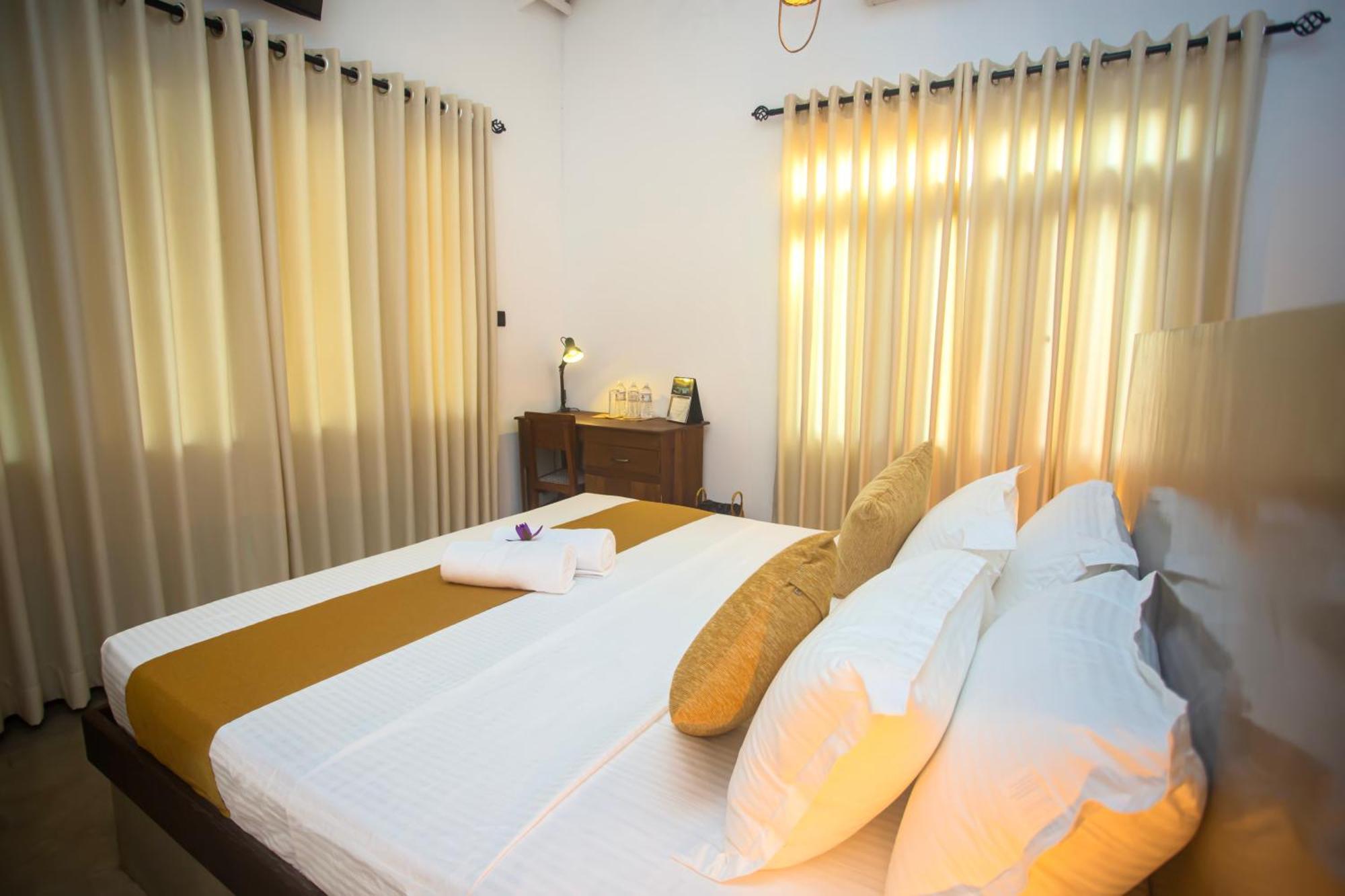 Aki Luna Lagoon Resort Hikkaduwa Extérieur photo
