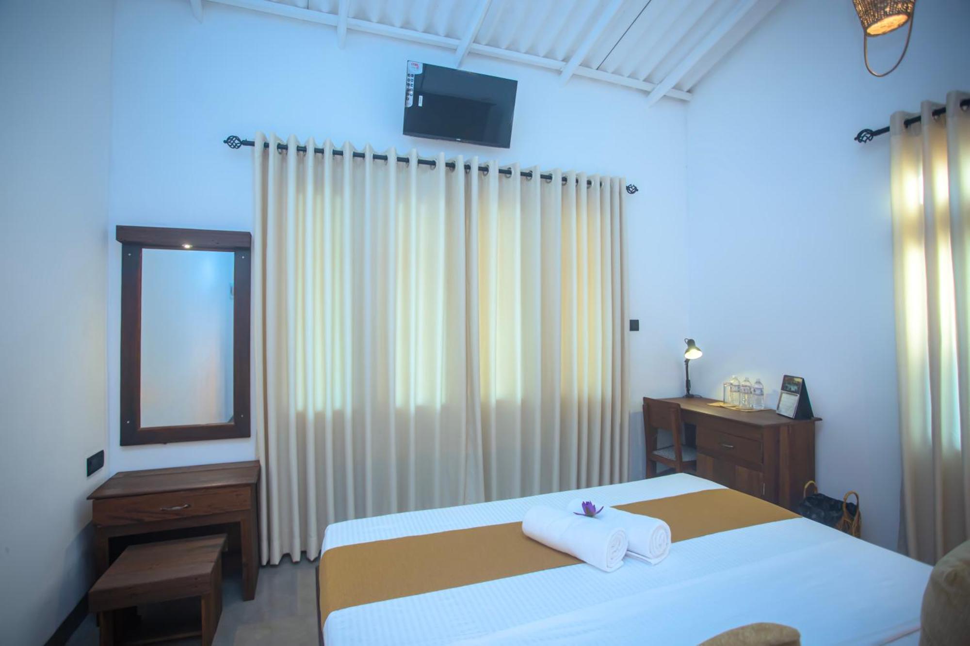 Aki Luna Lagoon Resort Hikkaduwa Extérieur photo