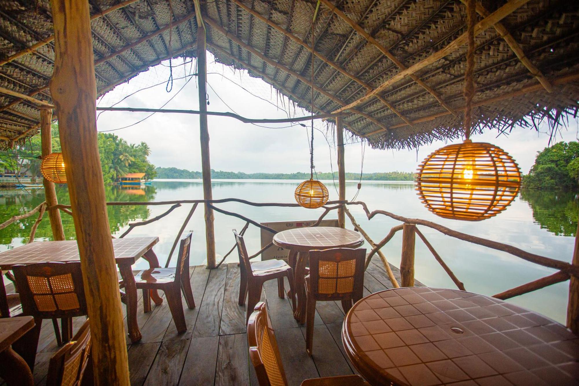 Aki Luna Lagoon Resort Hikkaduwa Extérieur photo