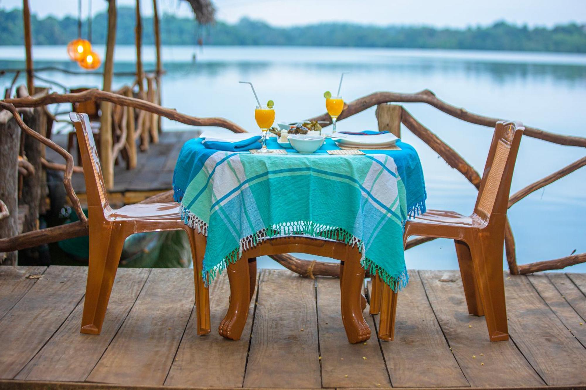 Aki Luna Lagoon Resort Hikkaduwa Extérieur photo