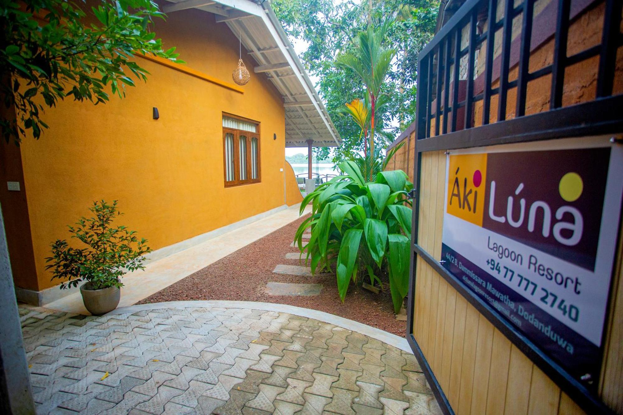 Aki Luna Lagoon Resort Hikkaduwa Extérieur photo