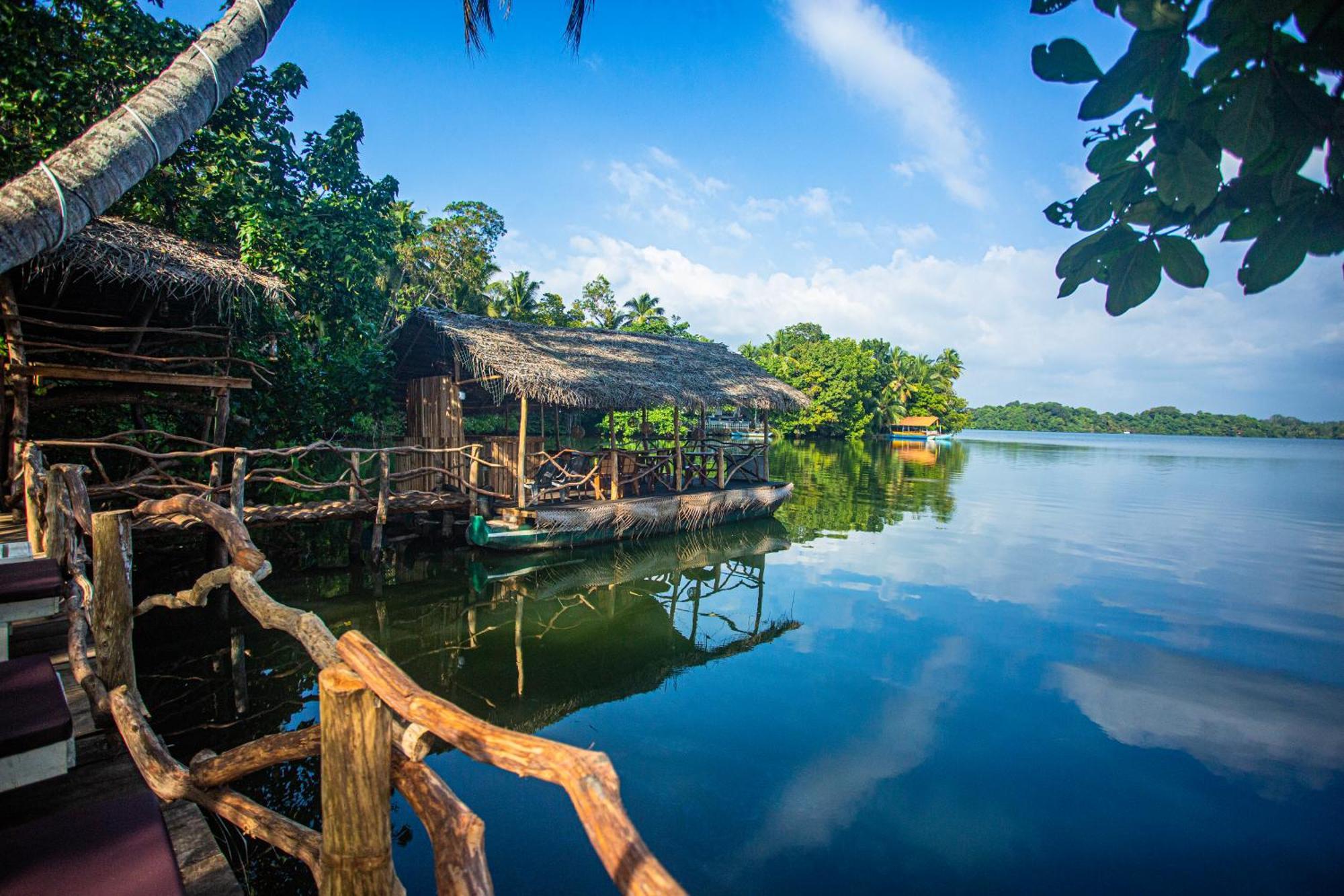 Aki Luna Lagoon Resort Hikkaduwa Extérieur photo