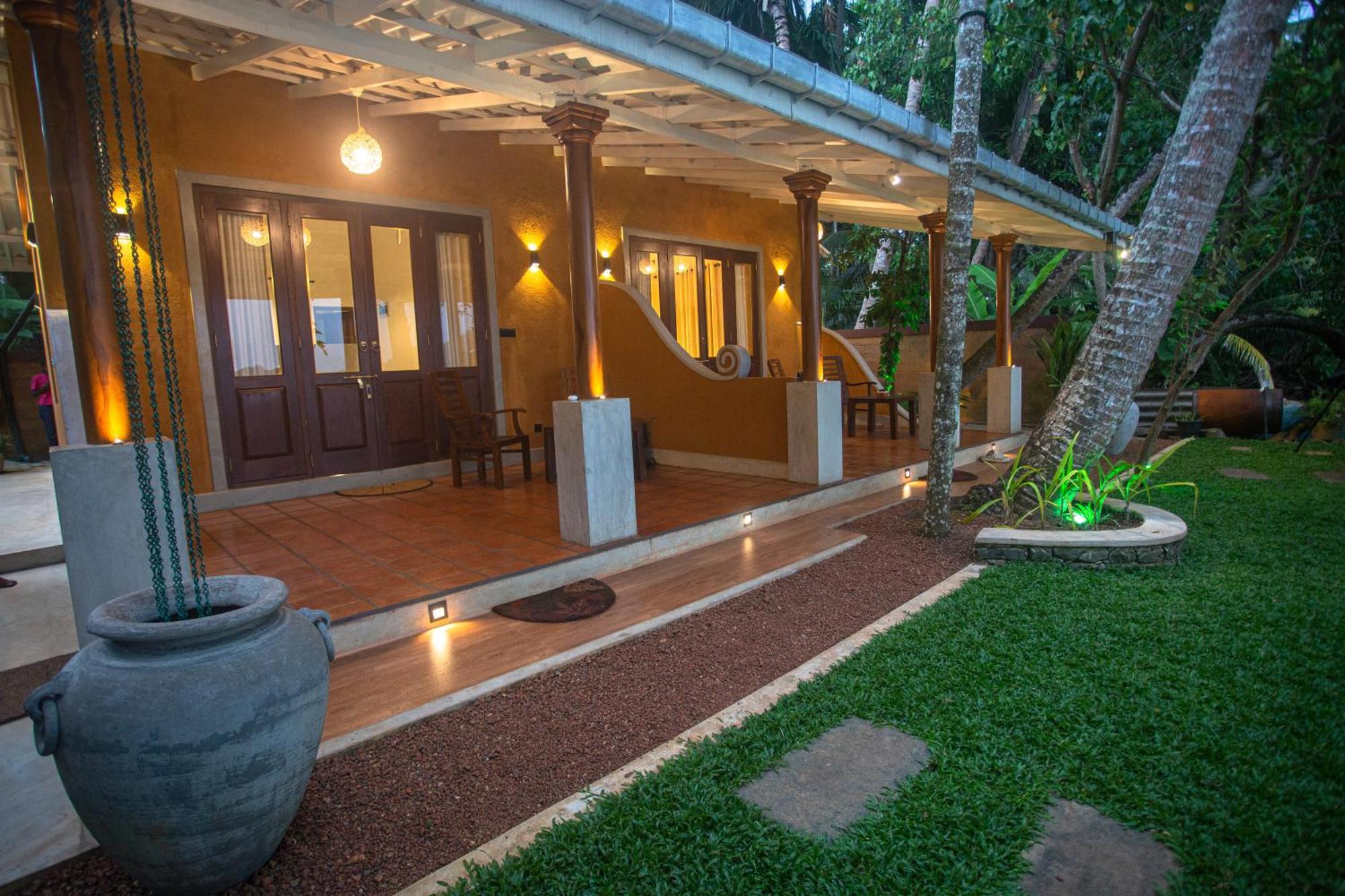 Aki Luna Lagoon Resort Hikkaduwa Extérieur photo
