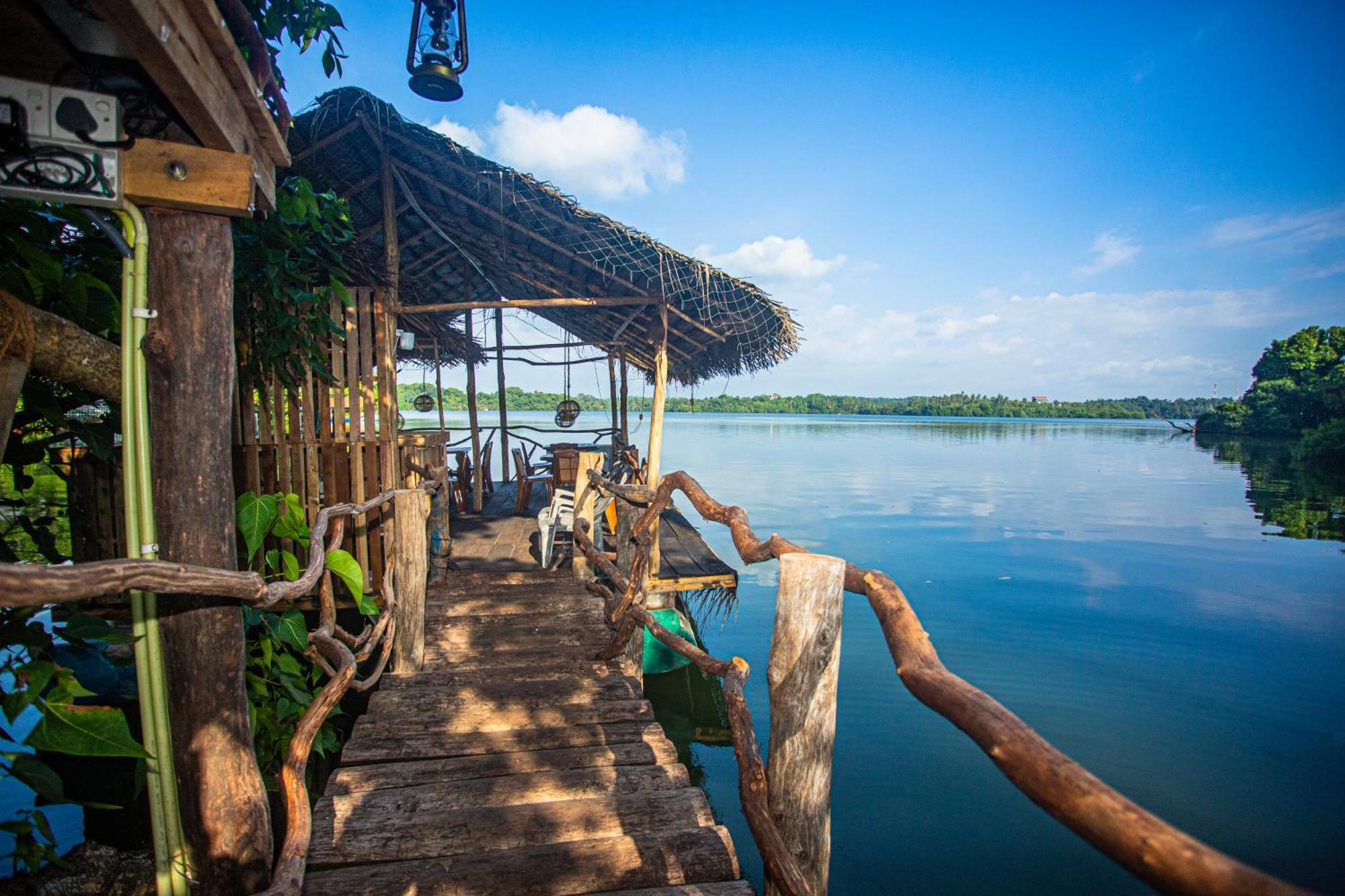 Aki Luna Lagoon Resort Hikkaduwa Extérieur photo